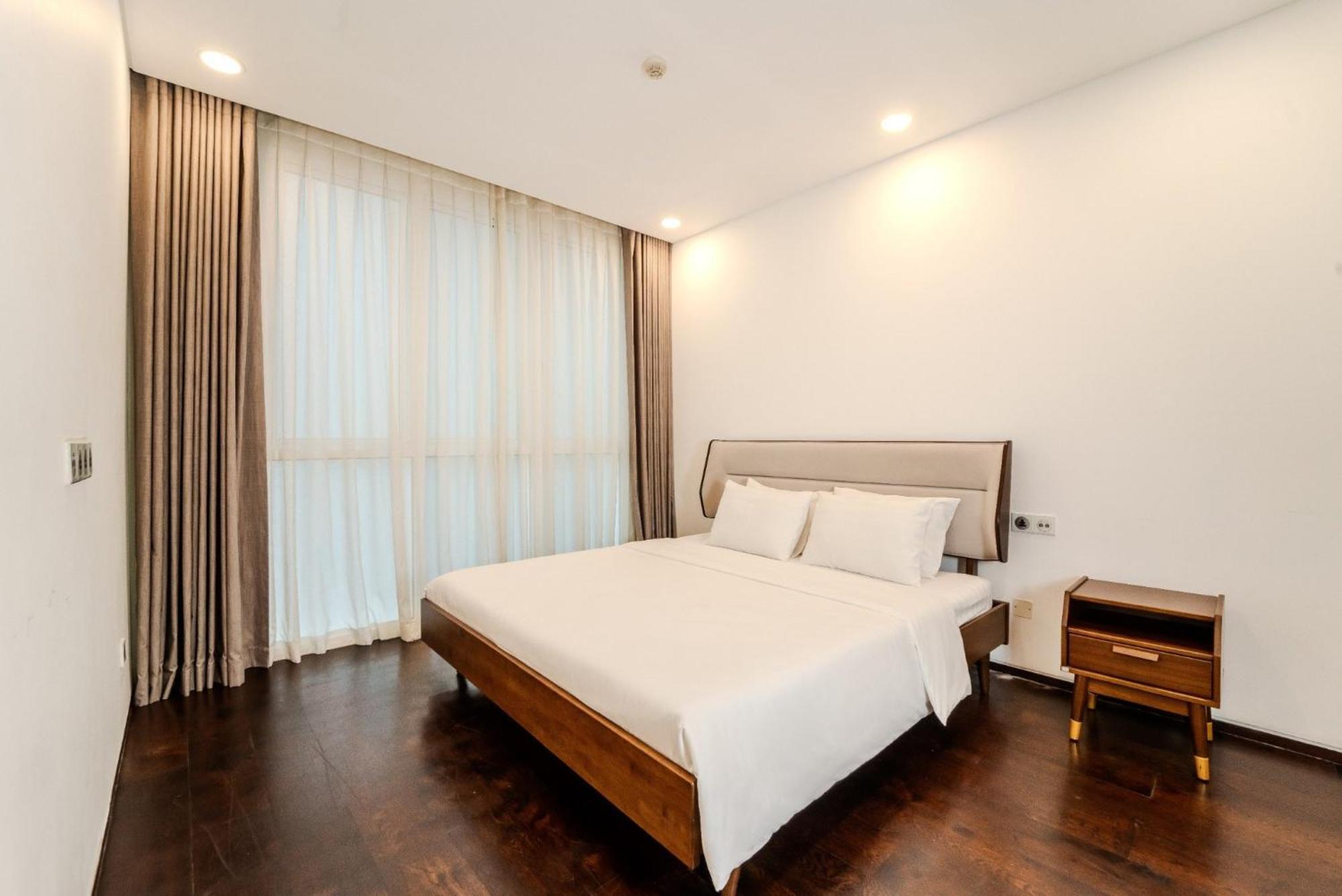 Serenity Saigon Sky - Free One Way Airport Shuttle Villa