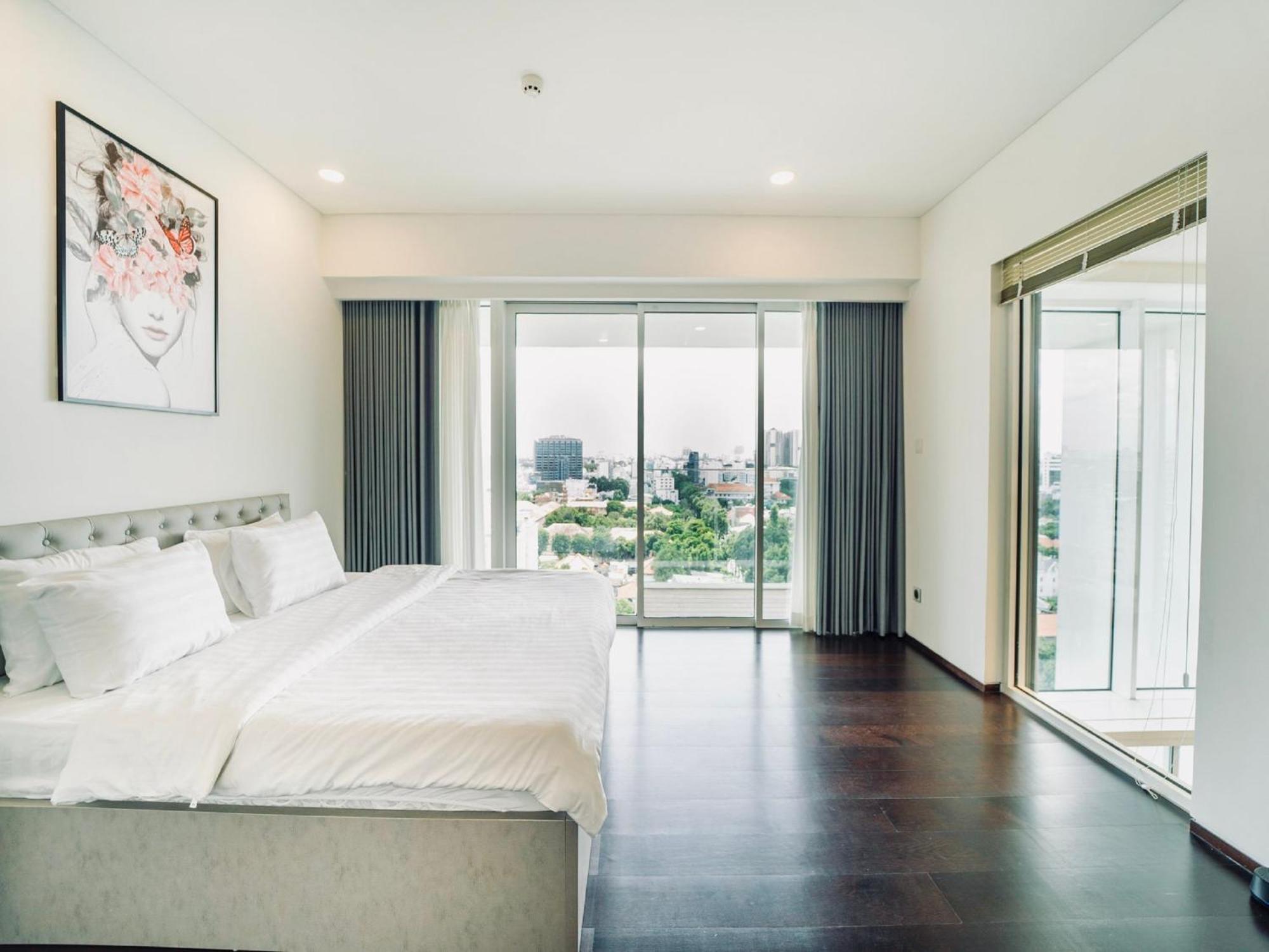 Serenity Saigon Sky - Free One Way Airport Shuttle Villa
