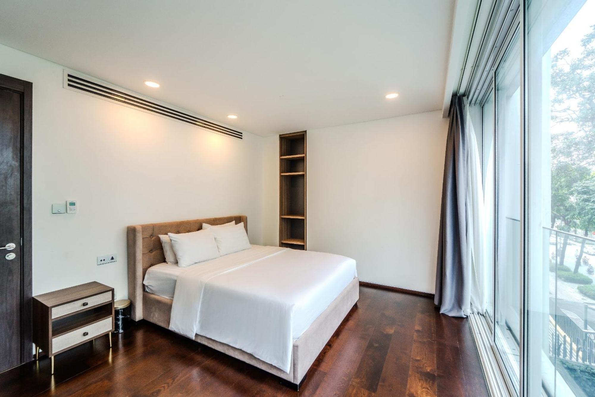 Serenity Saigon Sky - Free One Way Airport Shuttle Villa