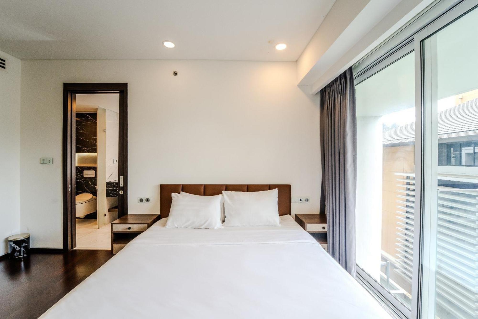Serenity Saigon Sky - Free One Way Airport Shuttle Villa